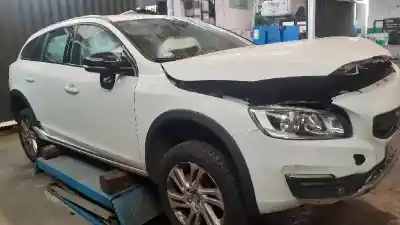 Veículo de Sucata volvo v60 kombi momentum do ano 2018 alimentado d4204t4