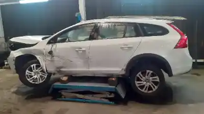 Veículo de Sucata volvo v60 kombi momentum do ano 2018 alimentado d4204t4