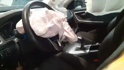 Veículo de Sucata volvo v60 kombi momentum do ano 2018 alimentado d4204t4