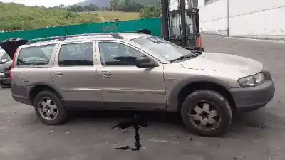 Veicolo di demolizione volvo xc70 d5 awd kinetic dell'anno 2003 alimentato d5244t