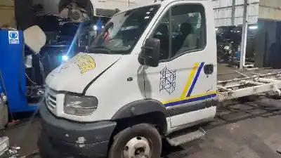 Véhicule à la ferraille RENAULT MASCOTT Ka 140.35/55 Base de l'année 2004 alimenté 