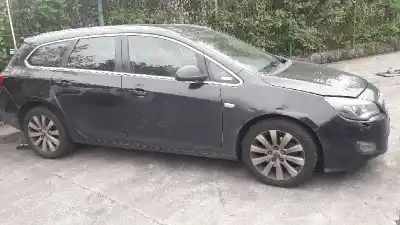 Здавання транспортного засобу opel astra j sports tourer excellence року 2012 потужний a17dtr