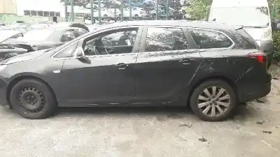 Здавання транспортного засобу opel astra j sports tourer excellence року 2012 потужний a17dtr