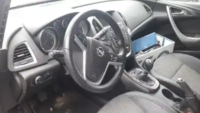 Здавання транспортного засобу opel astra j sports tourer excellence року 2012 потужний a17dtr