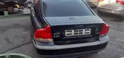 Véhicule à la ferraille volvo s60 berlina 2.4 diesel de l'année 2004 alimenté d5244t2