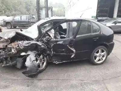 Véhicule à la ferraille seat leon (1m1) sport de l'année 2003 alimenté arl