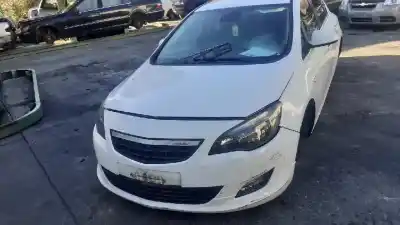 Veículo de Sucata opel astra j lim. sport do ano 2009 alimentado a17dtr