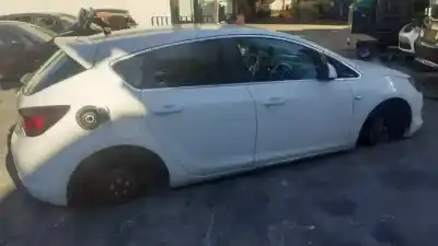 Veículo de Sucata opel astra j lim. sport do ano 2009 alimentado a17dtr