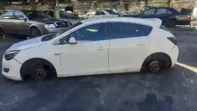 Veículo de Sucata opel astra j lim. sport do ano 2009 alimentado a17dtr