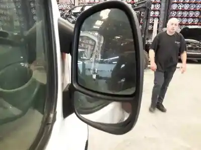 Veículo de Sucata renault trafic combi (ab 4.01) 1.9 diesel do ano 2006 alimentado f9q760