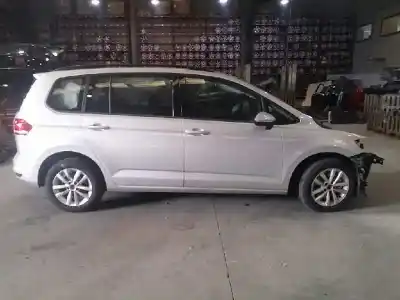 Sloopvoertuig VOLKSWAGEN TOURAN (5T1) 1.6 TDI van het jaar 2016 aangedreven CRKB