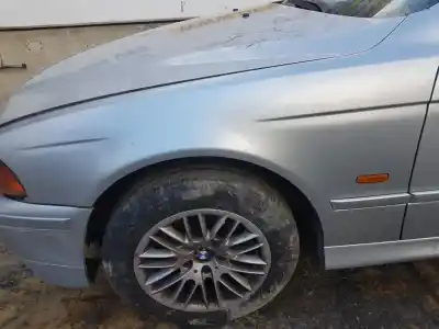Sloopvoertuig bmw 5 (e39) 525 i van het jaar 2000 aangedreven 256s5
