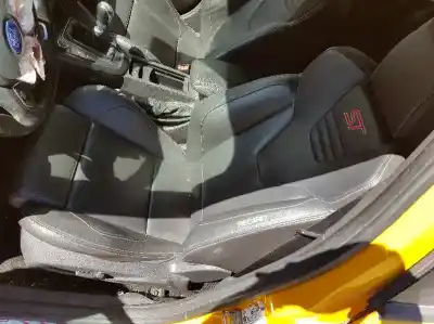 Vehicul casat ford focus lim. 2.0 ecoboost al anului 2015 alimentat r9dc