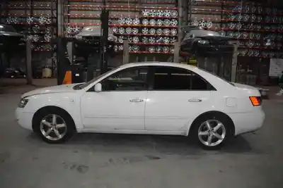 Sloopvoertuig HYUNDAI SONATA V (NF) 2.0 CRDI van het jaar 2006 aangedreven D4EA