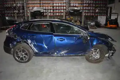 Veículo de Sucata volvo v40 cross country 2.0 d do ano 2014 alimentado d5204t6