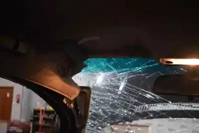 Veicolo di demolizione bmw serie 3 berlina (e46) 320d dell'anno 2003 alimentato 204d4