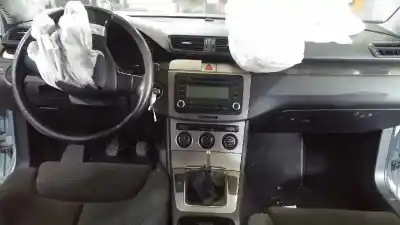 Veículo de Sucata volkswagen passat berlina 2.0 tdi do ano 2005 alimentado bkp