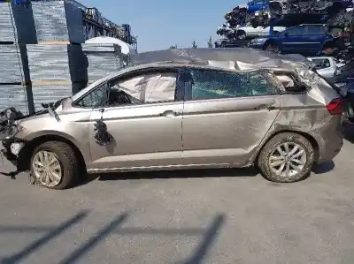 Sloopvoertuig VOLKSWAGEN TOURAN (5T1) 1.6 TDI van het jaar 2016 aangedreven DGDA