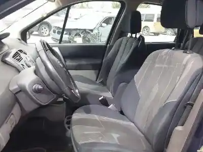 Véhicule à la ferraille renault scénic ii (jm0/1_) 1.9 dci (jm0g, jm12, jm1g, jm2c) de l'année 2004 alimenté f9q812