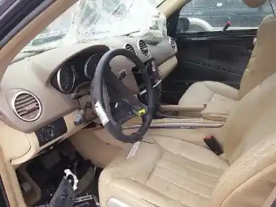 Здавання транспортного засобу clase c                                            clase m                                                                                                                                                                                                                                                    3.0 cdi року 2007 потужний 642940