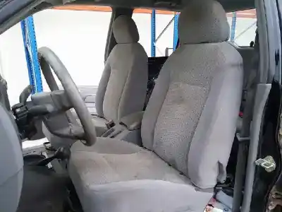 Здавання транспортного засобу isuzu dmax 2999 cc року 2006 потужний 4jh1tc