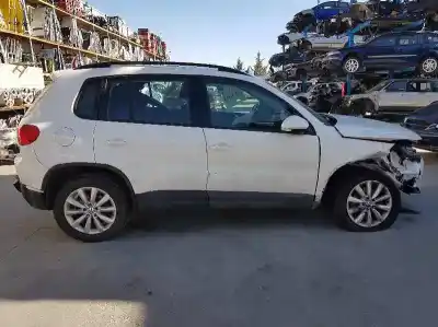 Véhicule à la ferraille volkswagen                                         tiguan                                                                                                                                                                                                                                                     2.0 tdi                                                                                                                                                                                                                                                    de l'année 2011 alimenté cffb