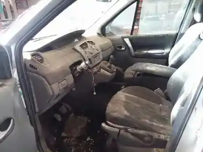 Scrapping Vehicle renault scénic ii (jm0/1_) 1.9 dci (jm14) of the year 2008 powered f9q818