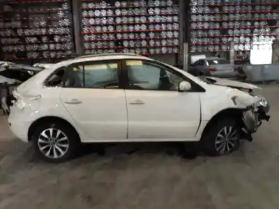 Sloopvoertuig renault koleos 2.0 dci diesel fap van het jaar 2013 aangedreven m9r862