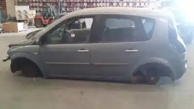 Scrapping Vehicle renault scénic ii (jm0/1_) 1.9 dci (jm14) of the year 2007 powered f9q818