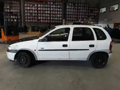 Veicolo di demolizione opel corsa b 1.7 diesel dell'anno 1996 alimentato 