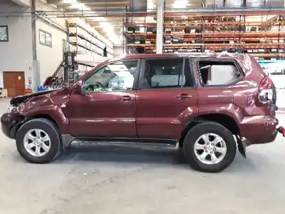 Véhicule à la ferraille toyota                                             land cruiser (j12)                                                                                                                                                                                                                                         3.0 turbodiesel                                                                                                                                                                                                                                            de l'année 2004 alimenté 1kdftv