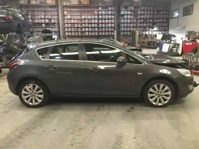 Scrapping Vehicle opel astra j lim. 4türig 1.4 16v turbo of the year 2011 powered a14net