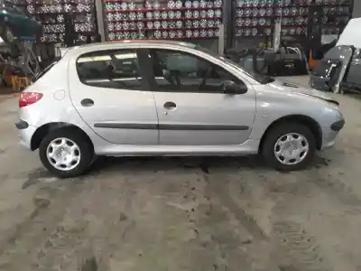 Veicolo di demolizione peugeot                                            206 berlina                                                                                                                                                                                                                                                1.4                                                                                                                                                                                                                                                        dell'anno 2000 alimentato kfx