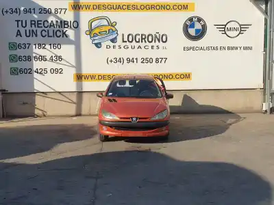 Véhicule à la ferraille peugeot                                            206 berlina                                                                                                                                                                                                                                                1.6                                                                                                                                                                                                                                                        de l'année 2000 alimenté nfz