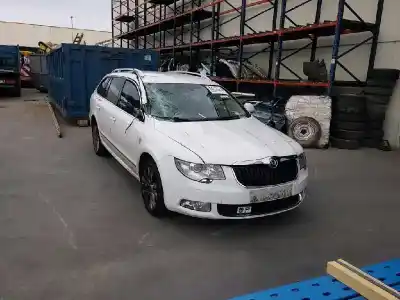 Veículo de Sucata skoda superb combi 2.0 tdi dpf do ano 2011 alimentado cffb