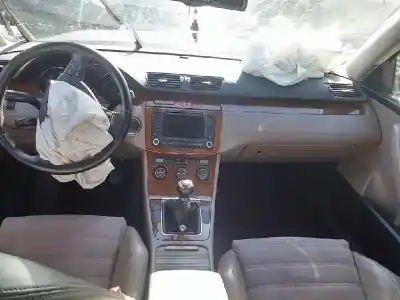 Veículo de Sucata volkswagen passat berlina 2.0 tdi do ano 2005 alimentado bkp