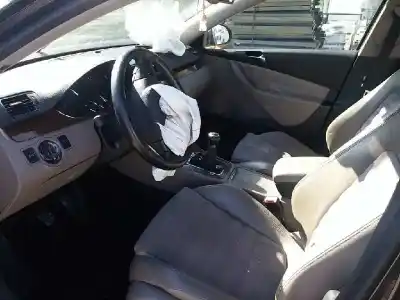 Veículo de Sucata volkswagen passat berlina 2.0 tdi do ano 2005 alimentado bkp