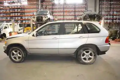 Veículo de Sucata BMW X5 (E53) 4.4 i do ano 2003 alimentado 448S2G