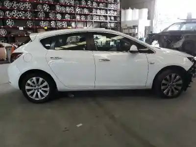 Veículo de Sucata opel astra j (p10) 1.7 cdti (68) do ano 2013 alimentado a17dts