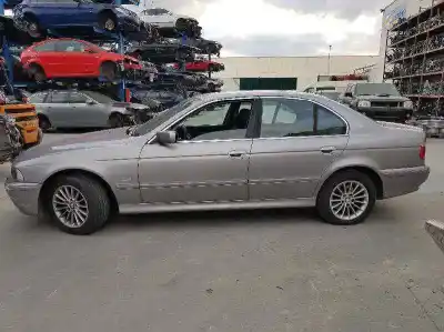 Veículo de Sucata bmw 5 (e39) 525 i do ano 2001 alimentado 256s5