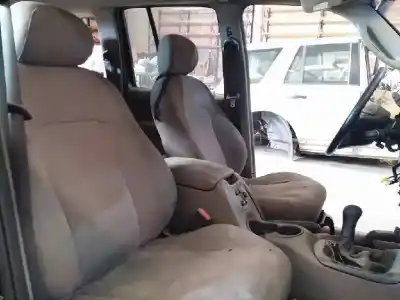 Vehicul casat jeep cherokee (kj) 2.5 crd 4x4 al anului 2002 alimentat enj