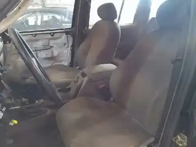 Vehicul casat jeep cherokee (kj) 2.5 crd 4x4 al anului 2002 alimentat enj