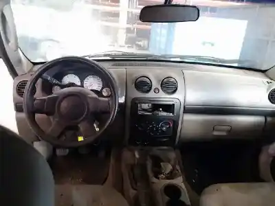 Vehicul casat jeep cherokee (kj) 2.5 crd 4x4 al anului 2002 alimentat enj