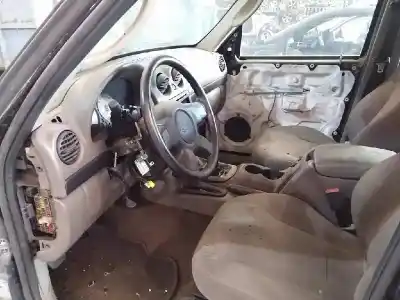 Vehicul casat jeep cherokee (kj) 2.5 crd 4x4 al anului 2002 alimentat enj