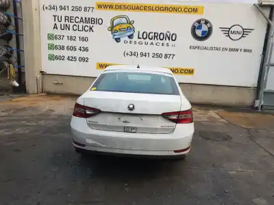 Verschrottungsfahrzeug skoda superb 2.0 tdi des jahres 2017 angetrieben crlb