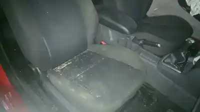 Veículo de Sucata ford focus berlina (cap) 2.0 tdci cat do ano 2005 alimentado g6da