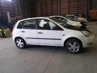 Verschrottungsfahrzeug FORD FIESTA V (JH_, JD_) 1.6 16V des Jahres 2002 angetrieben FYJA