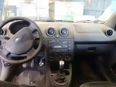 Veicolo di demolizione ford fiesta v (jh_, jd_) 1.6 16v dell'anno 2002 alimentato fyja