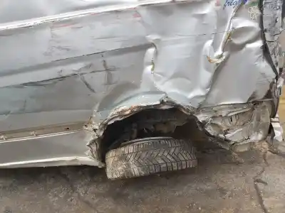 Véhicule à la ferraille mercedes-benz vito basickombi 639 111 cdi compacto 639.601 de l'année 2005 alimenté 646982