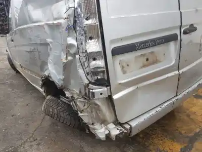 Véhicule à la ferraille mercedes-benz vito basickombi 639 111 cdi compacto 639.601 de l'année 2005 alimenté 646982